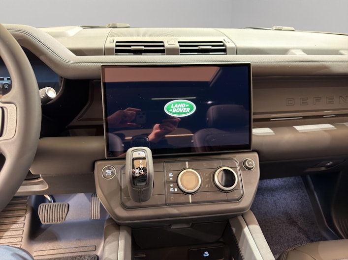 Vehicle image LAND ROVER DEFENDER