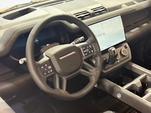 Vehicle image LAND ROVER Defender 90 3.0 D I6 250 X-Dynamic SE