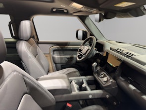 Vehicle image LAND ROVER Defender 90 3.0 D I6 250 X-Dynamic SE
