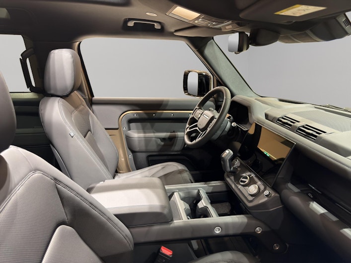 Vehicle image LAND ROVER DEFENDER