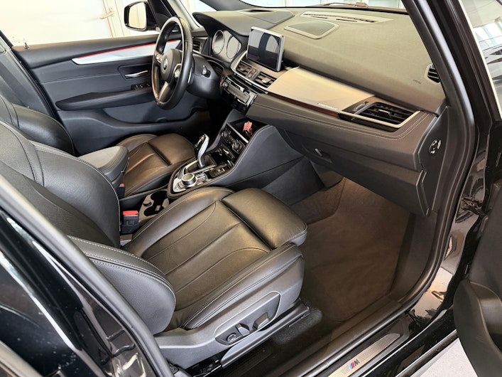 Vehicle image BMW 2 SERIES