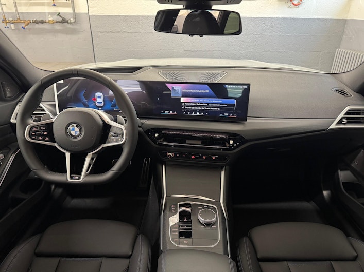 Vehicle image BMW 3 SERIES