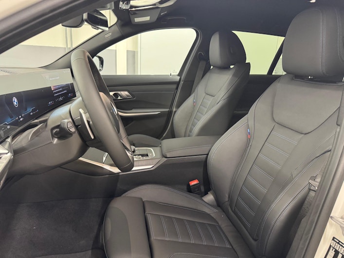 Vehicle image BMW 3 SERIES