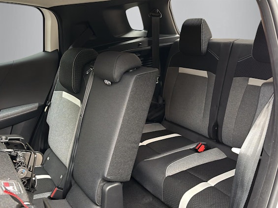 Vehicle image 12 Vehicle image 12