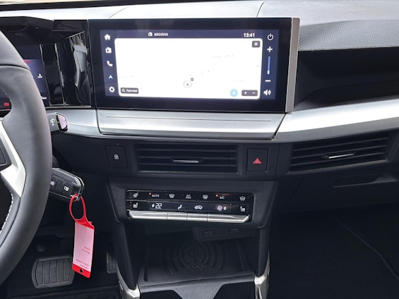 Vehicle image 15 Vehicle image 15