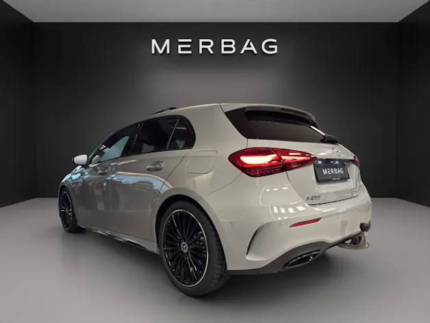 Mercedes-Benz A 250 4Matic 8G-DCT AMG Line