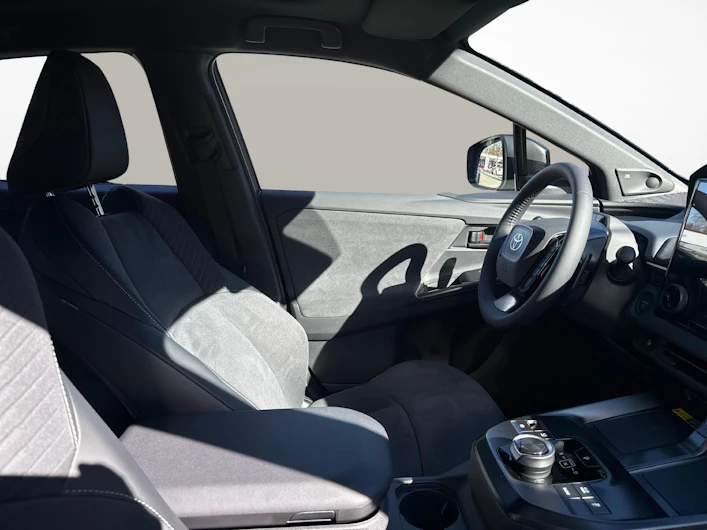 Fahrzeugbild TOYOTA C-HR+