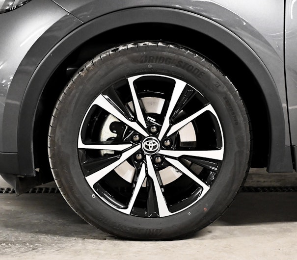 Vehicle image TOYOTA C-HR