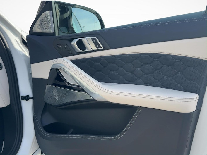 Vehicle image BMW X6