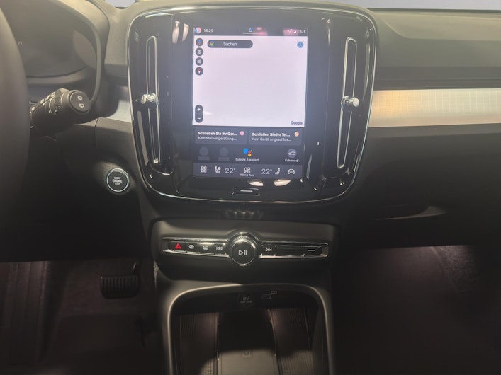 Vehicle image VOLVO XC40