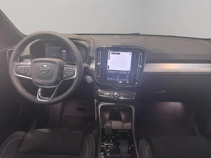 Vehicle image VOLVO XC40