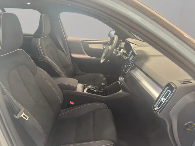 Volvo XC40 2.0 B4 MH Ultra Black Edition