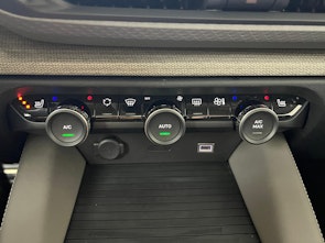 Vehicle image CITROEN C5 X 1.6 Plug-in Hybrid Shine Pack