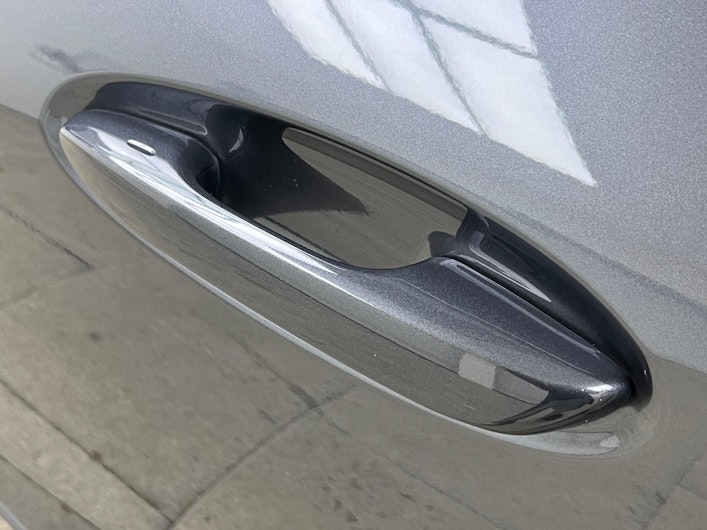 Vehicle image LEXUS UX