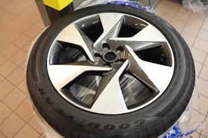 Vehicle image JAGUAR I-Pace EV400 R-Dynamic SE AWD