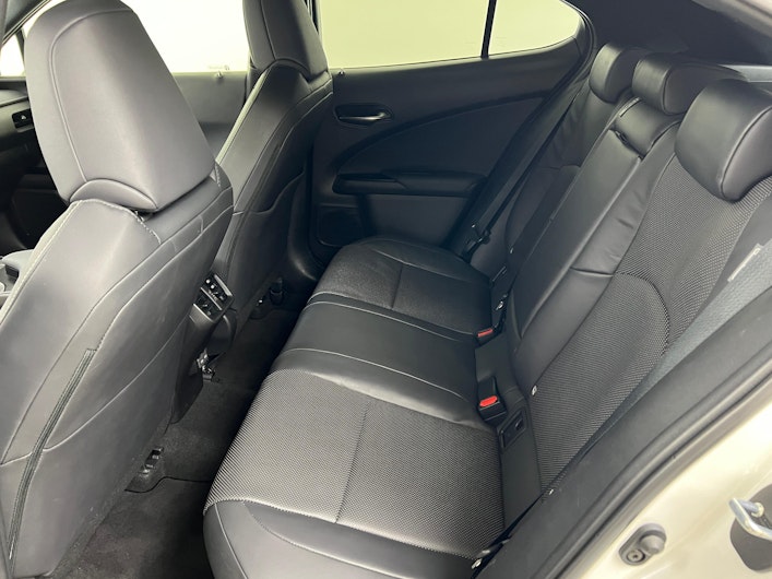 Vehicle image LEXUS UX