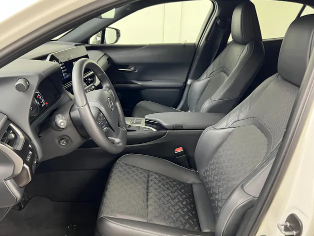 Lexus UX 250h Comfort / Jetzt mit attraktivem 1,99% Leasing
