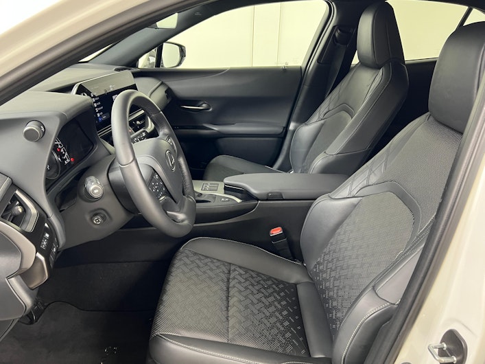 Vehicle image LEXUS UX