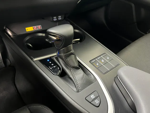 Lexus UX 250h Comfort / Jetzt mit attraktivem 1,99% Leasing