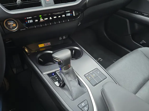 Lexus UX 250h Comfort / Jetzt mit attraktivem 1.99% Leasing