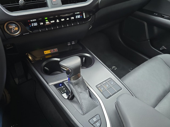 Vehicle image LEXUS UX