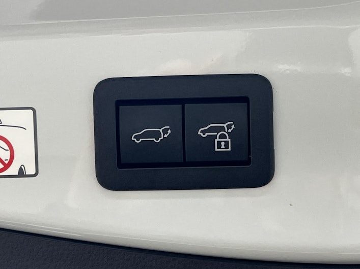 Vehicle image TOYOTA C-HR