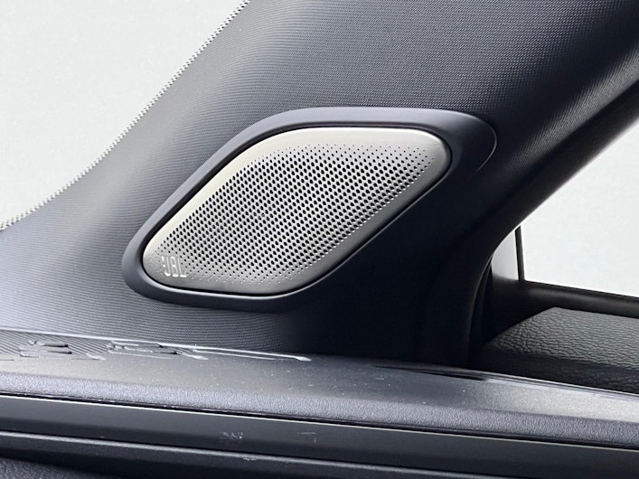 Vehicle image TOYOTA C-HR