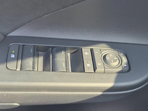https://vehicle.imgix.net/4136847/ab67ab4e-62b6-4330-992c-ffc1d31c1421.jpg