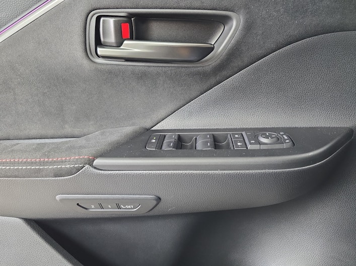 Vehicle image TOYOTA C-HR