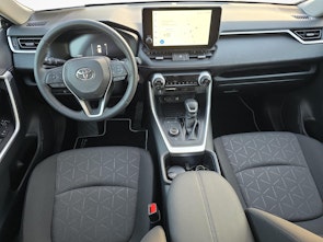 Fahrzeugbild TOYOTA RAV4 2.5 HEV Comfort / ab 3,99% Leasing bei Abschluss einer Protect Autoversicherung