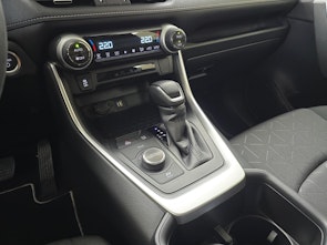 Fahrzeugbild TOYOTA RAV4 2.5 HEV Comfort / ab 3,99% Leasing bei Abschluss einer Protect Autoversicherung