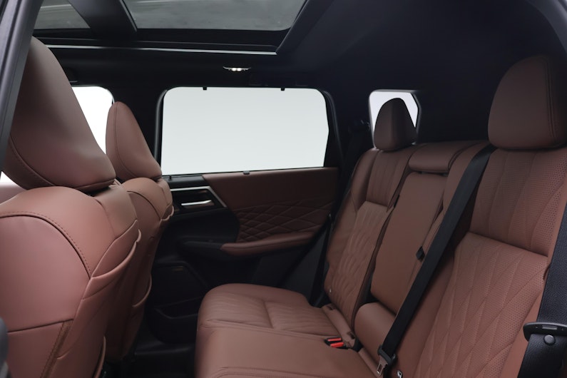 Vehicle image MITSUBISHI OUTLANDER