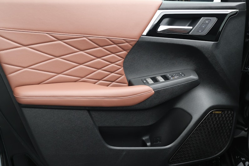 Vehicle image MITSUBISHI OUTLANDER