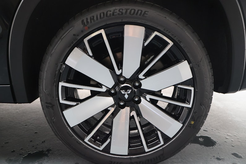 Vehicle image MITSUBISHI OUTLANDER