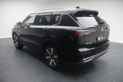 MITSUBISHI OUTLANDER 5