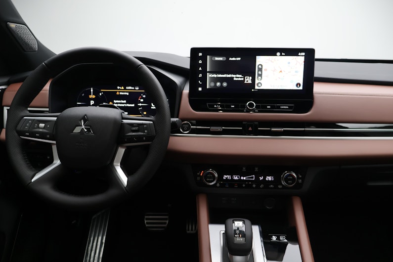 Vehicle image MITSUBISHI OUTLANDER