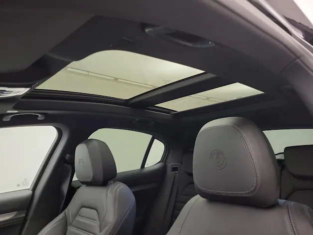 Alfa Romeo Stelvio 2.0 Q4 280 Veloce Sky
