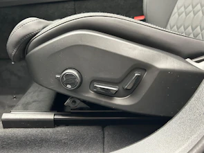 image du véhicule VOLVO XC60 2.0 T6 TE Ultra Dark eAWD