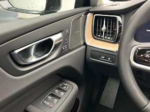 image du véhicule VOLVO XC60 2.0 T6 TE Ultra Dark eAWD