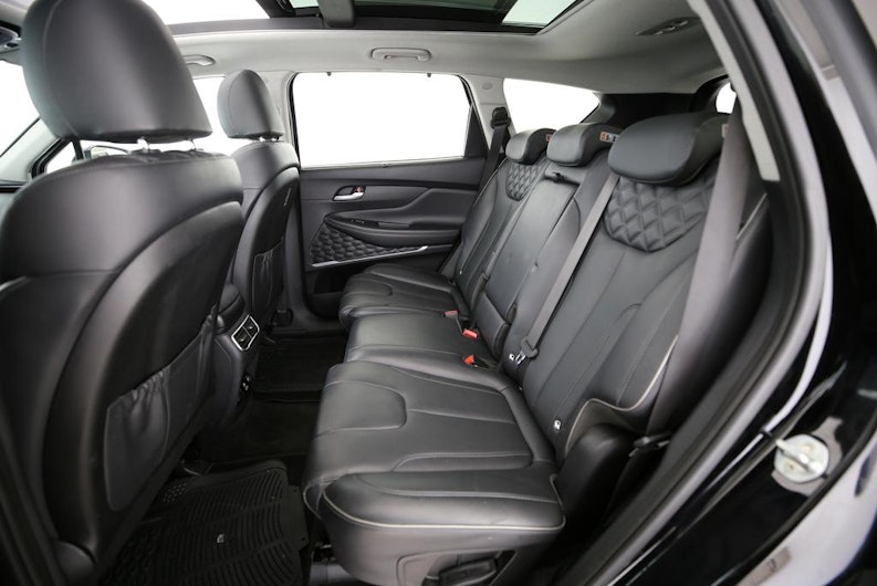 Vehicle image HYUNDAI SANTA FE