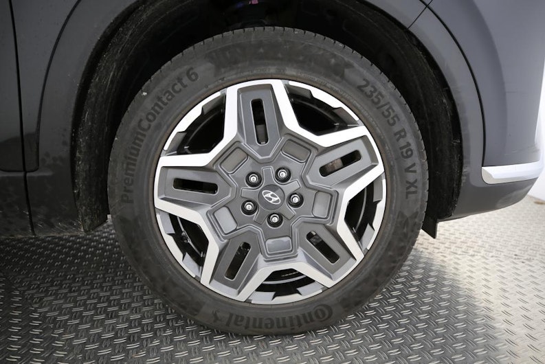 Vehicle image HYUNDAI SANTA FE