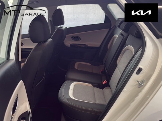 Vehicle image 14 Vehicle image 14