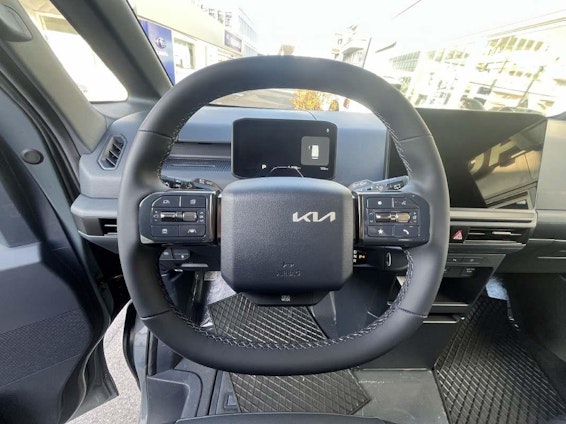 Vehicle image 4 Vehicle image 4