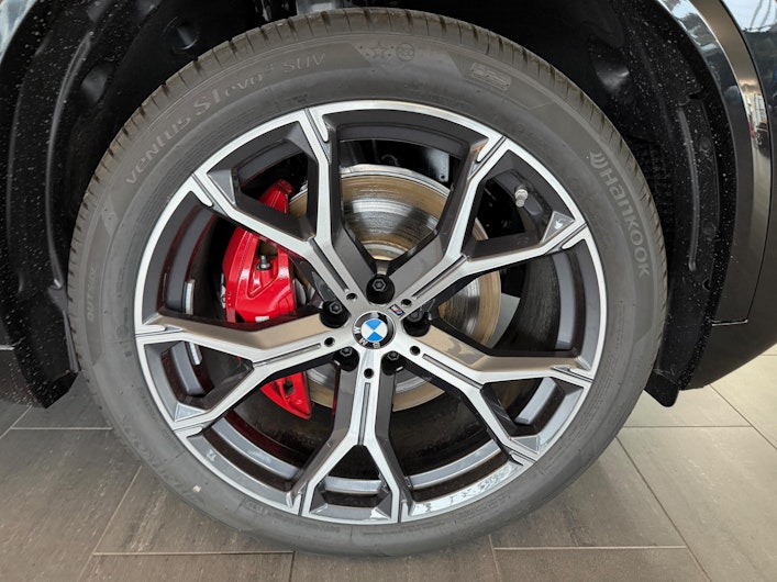 Vehicle image BMW X5