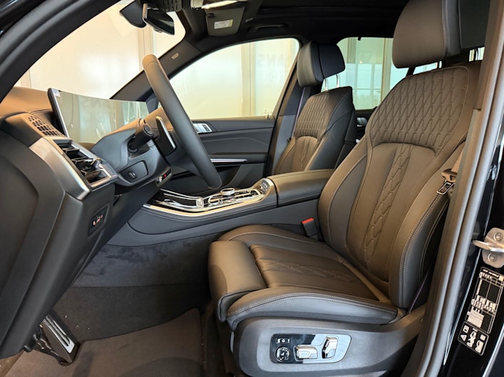 Vehicle image BMW X5