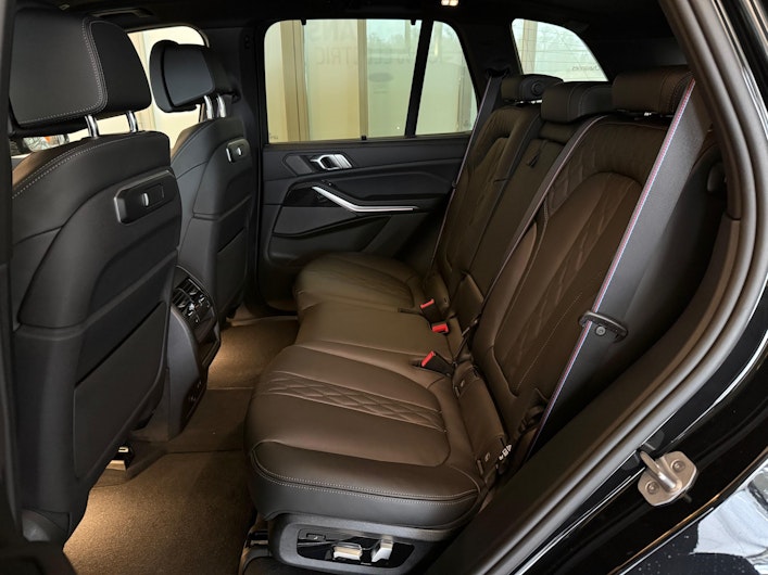 Vehicle image BMW X5