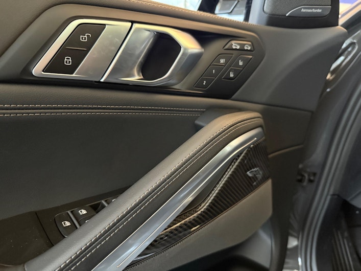 Vehicle image BMW X6