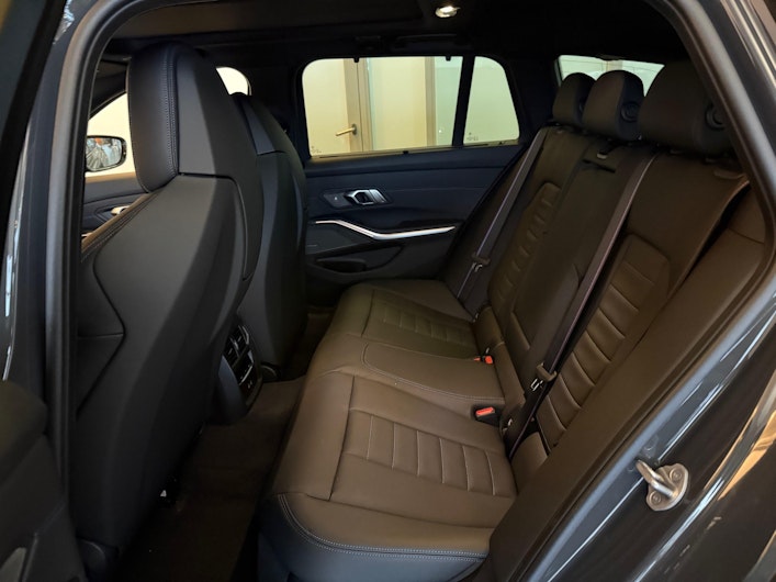 Vehicle image BMW 3 SERIES