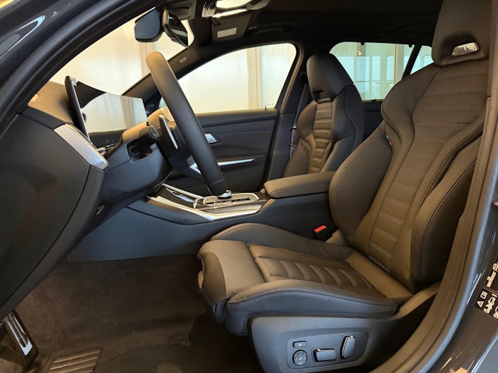 Vehicle image BMW 3 SERIES