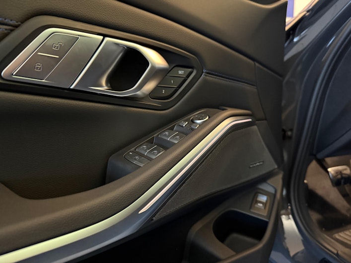 Vehicle image BMW 3 SERIES